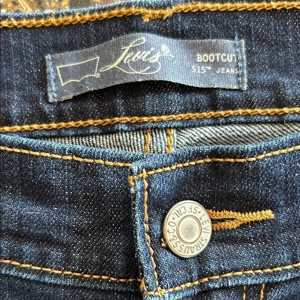 Levi's 515 Bootcut Jeans - Picture 2 of 8